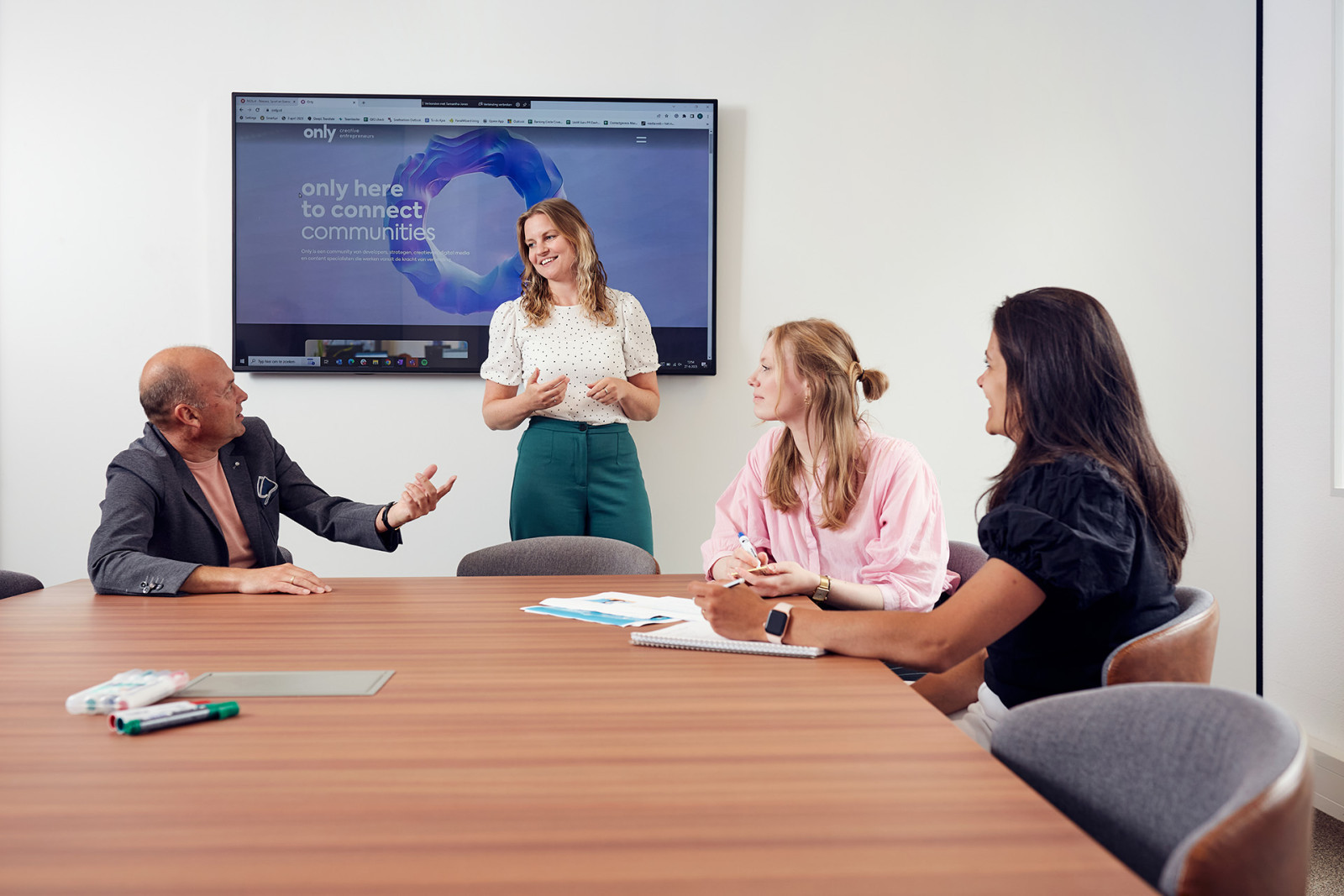 Kijk! Dit topteam is hier het digitale tijdperk aan het veroveren